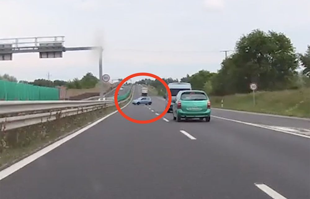 VIDEÓ: Felhajtott, majd szembe fordult a forgalommal a 8-as, gyorsforgalmi, 2X2 sávos úton VIDEÓ: Felhajtott, majd szembe fordult a forgalommal a 8-as, gyorsforgalmi, 2X2 sávos úton