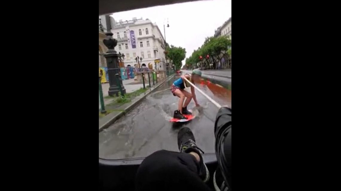 VIDEÓ: Komoly esőzés volt tegnap a fővárosban is – Volt aki wakeboardra pattant az Andrássyn VIDEÓ: Komoly esőzés volt tegnap a fővárosban is – Volt aki wakeboardra pattant az Andrássyn