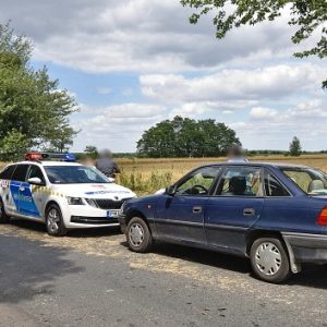 Jelezte utasának, hogy rosszul van ezért félreáll autójával – Kiszállt, majd életét vesztette az idős sofőr