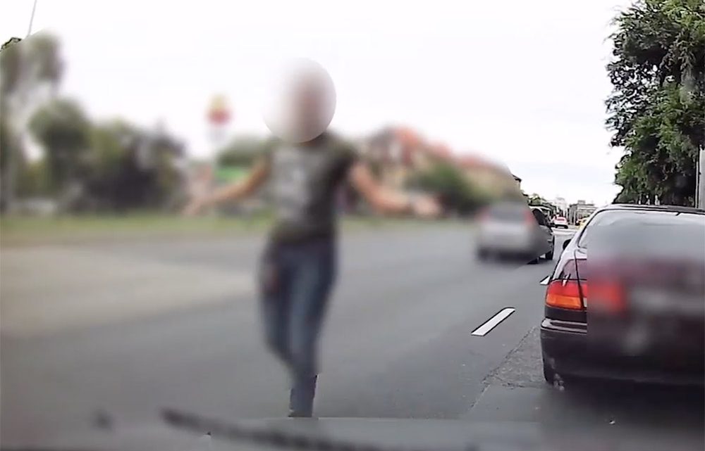 VIDEÓ: “Ne állj meg kérlek légy szíves, nagyon félek”! | “Szálljál ki!” – ordította az agresszív sofőr VIDEÓ: “Ne állj meg kérlek légy szíves, nagyon félek”! | “Szálljál ki!” – ordította az agresszív sofőr