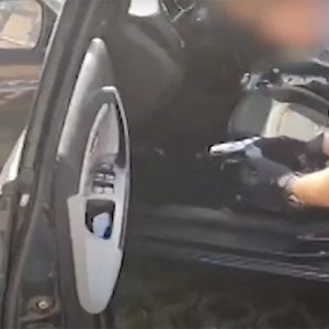Fegyvert fogott az autós egy biciklisre a 13. kerületben