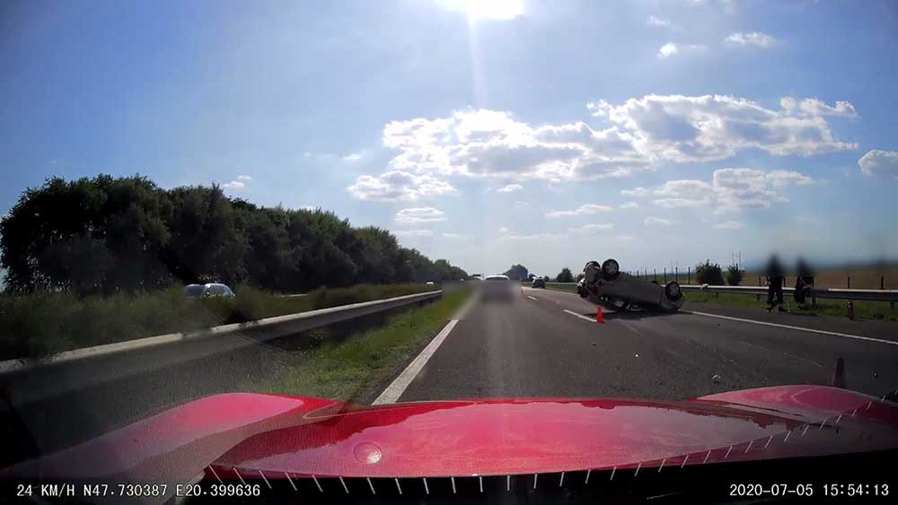 VIDEÓ a tegnapi, M3-ason történt baleset roncsairól