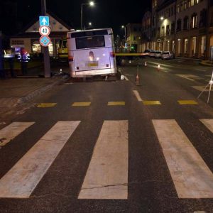 Lépésben haladt, 30 éve súlyos hiba nélkül vezet. Mégis halálra gázolt egy 23 éves nőt