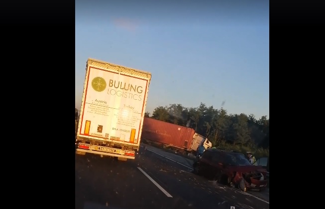 Súlyos baleset – Autó és teherautó ütközött az M5-ös autópályán Szeged felé a 26-os km-nél