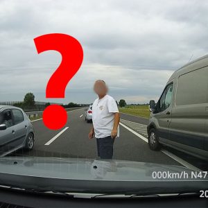 VIDEÓ: A furgonos és olvasónk gyors reakciója miatt nem történt tragédia az M4-esen. Szembemenő autóst fordítottak vissza