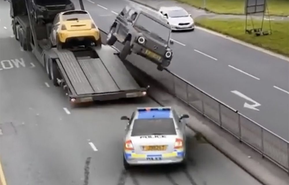 VIDEÓ: Majd ha így lógsz meg a rendőr elől, akkor menj utadra… :) VIDEÓ: Majd ha így lógsz meg a rendőr elől, akkor menj utadra… :)