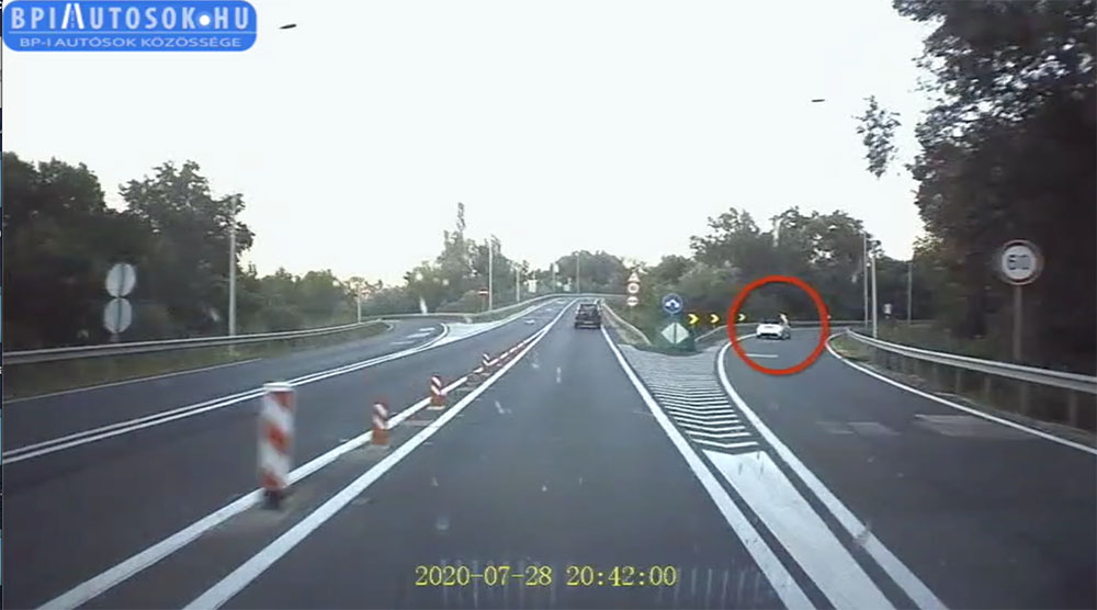 VIDEÓ: Az M51-re tolatott vissza tegnap egy autós (megint)
