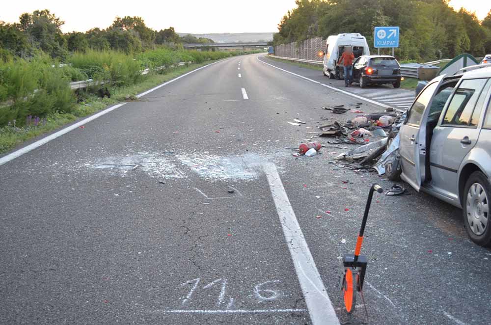 Súlyos balesetet okozott ma az M7-esen egy autóval tolató férfi