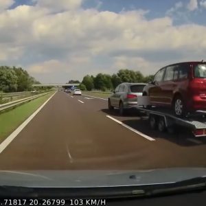 VIDEÓ: Civil rendőr Audi akcióban – Instant karma az M3 autópályáról