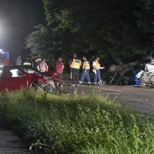 Három ember életét vesztette, miután három személyautó ütközött Hajdúnánásnál