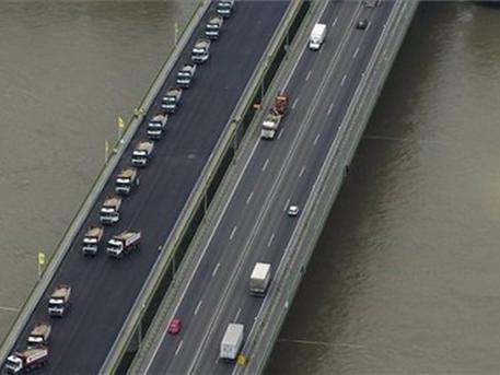 Augusztus közepére derülhet ki, mi a baj az M0-s autópálya hídjával