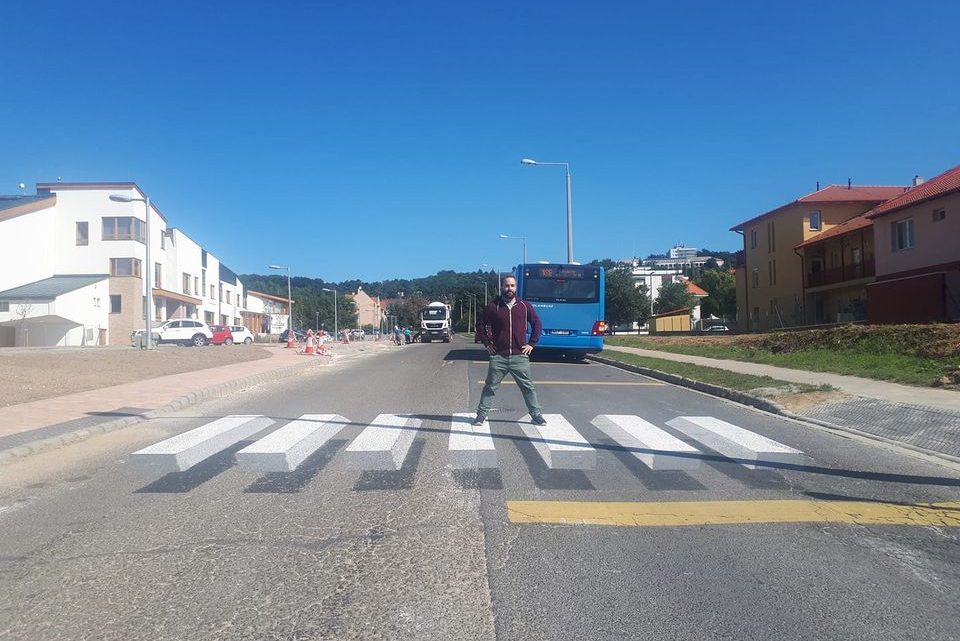 Budakeszi 3D-s Zebra: Tanúskodnia kell a készítőnek. Közlekedés biztonsága elleni bűncselekmény gyanújával indított nyomozást a rendőrség Budakeszi 3D-s Zebra: Tanúskodnia kell a készítőnek. Közlekedés biztonsága elleni bűncselekmény gyanújával indított nyomozást a rendőrség