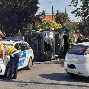 Baleset következtében felborult egy teherautó a 20. kerületben