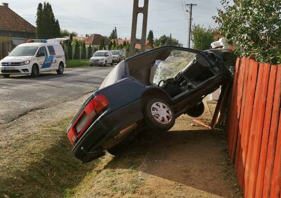 Fotók: A házaspár a kertben kávézott, amikor egy Suzuki csapódott a kerítésüknek Egervölgyön Fotók: A házaspár a kertben kávézott, amikor egy Suzuki csapódott a kerítésüknek Egervölgyön