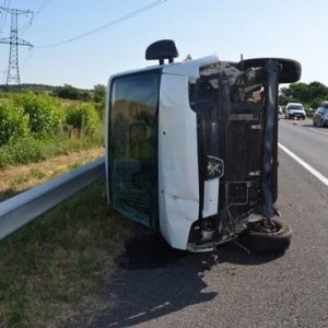 Büntetőfékezéssel okozott balesetet az autós az M7-esen- Közúti veszélyeztetés miatt áll bíróság elé