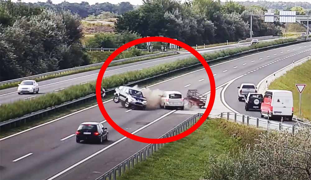 Elképesztő balesetet rögzített a Magyar Közút kamerája az M25-M3-as gyorsforgalmi úti csomópontban