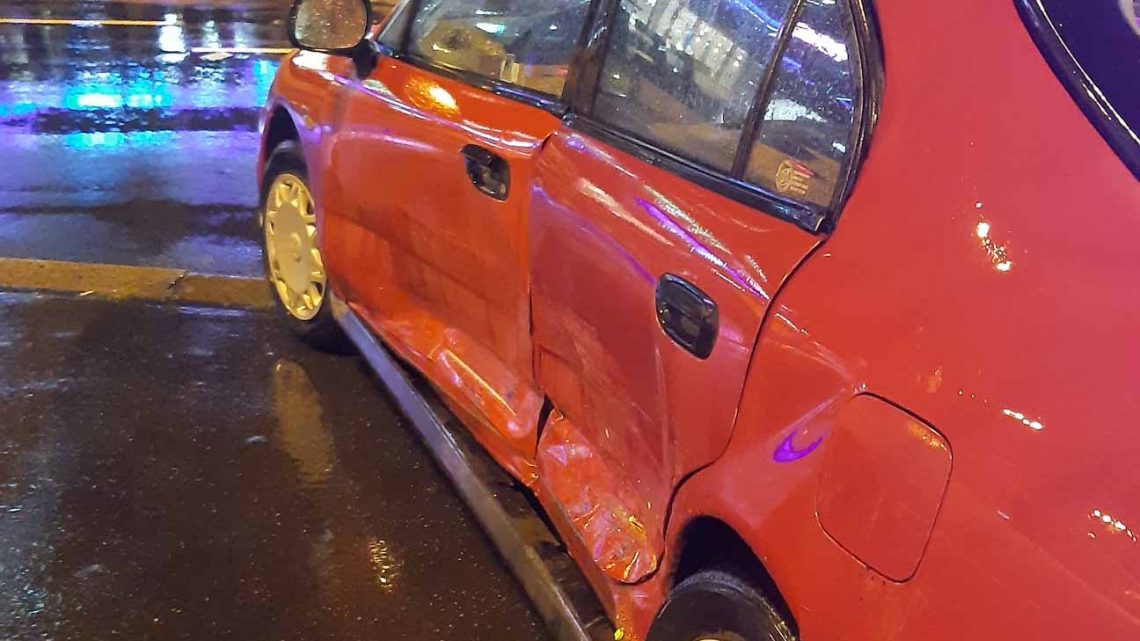 Autójába csapódott egy másik kocsi a Nyugatinál, majd lelépett. Nem találják. Segítsetek! Autójába csapódott egy másik kocsi a Nyugatinál, majd lelépett. Nem találják. Segítsetek!