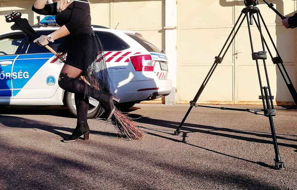 Gyorshajtó boszorkányt fogtak a Szolnok megyei rendőrök. Ez a boszorkány idén Halloweenkor nem fog ijesztgetni Gyorshajtó boszorkányt fogtak a Szolnok megyei rendőrök. Ez a boszorkány idén Halloweenkor nem fog ijesztgetni