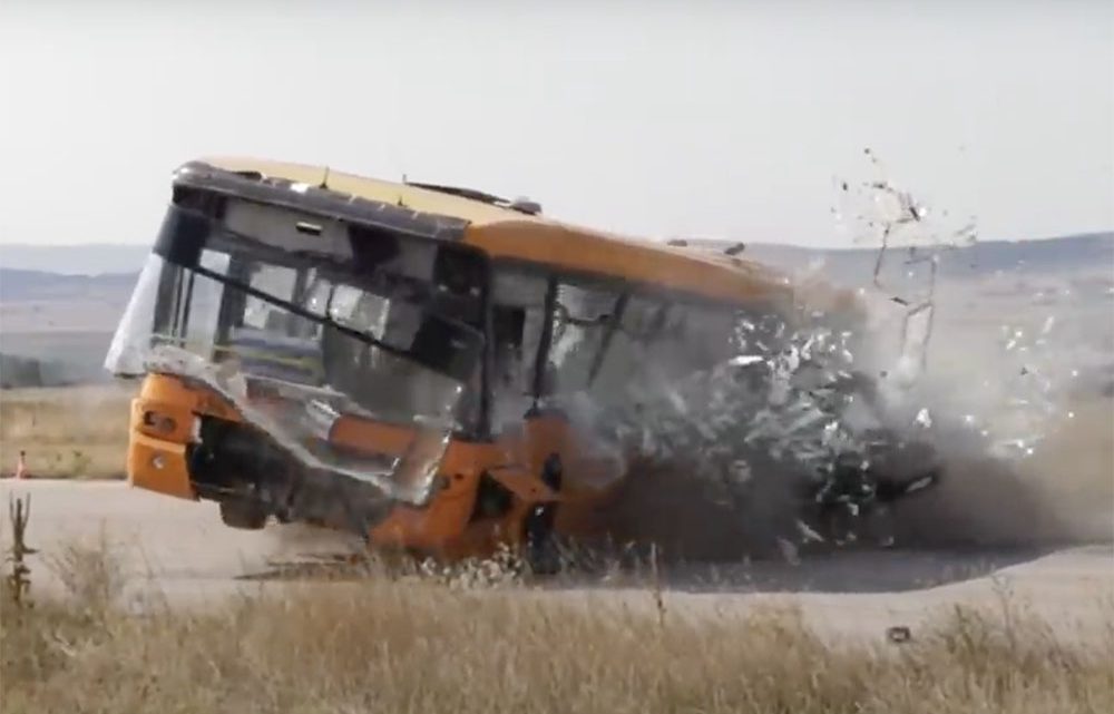 VIDEÓ: Ez történik, ha 200-zal busznak rohan egy autó. A legdurvább törésteszt VIDEÓ: Ez történik, ha 200-zal busznak rohan egy autó. A legdurvább törésteszt