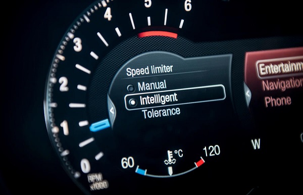 2022-től kötelező lesz az intelligens sebességszabályozó asszisztenst az új autókban