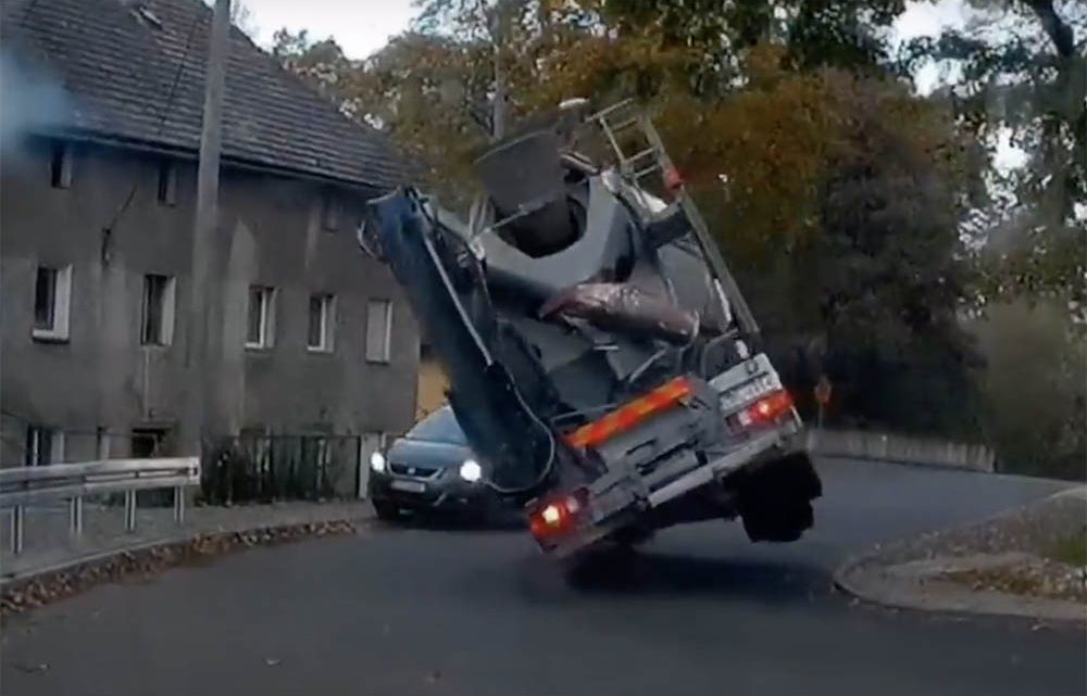 VIDEÓ: Így kell egy rád boruló betonkeverő elől kimenekülni autóval VIDEÓ: Így kell egy rád boruló betonkeverő elől kimenekülni autóval
