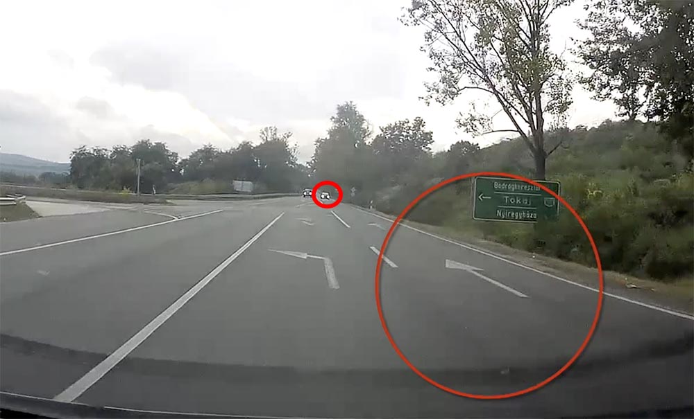 VIDEÓ: Elég furcsa megoldást választott a szabálytalanul előző autó sofőrje a 37-es úton