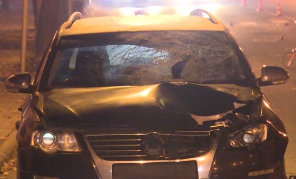 VIDEÓ: Zebrán átkelő gyalogost gázolt halálra egy 19 éves sofőr, aki épp egy másik autóssal versenyezhetett