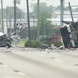 VIDEÓ: Vígan piáltak és lájvoztak, aztán belerohantak egy vétlen autósba – 3 ember vesztette életét