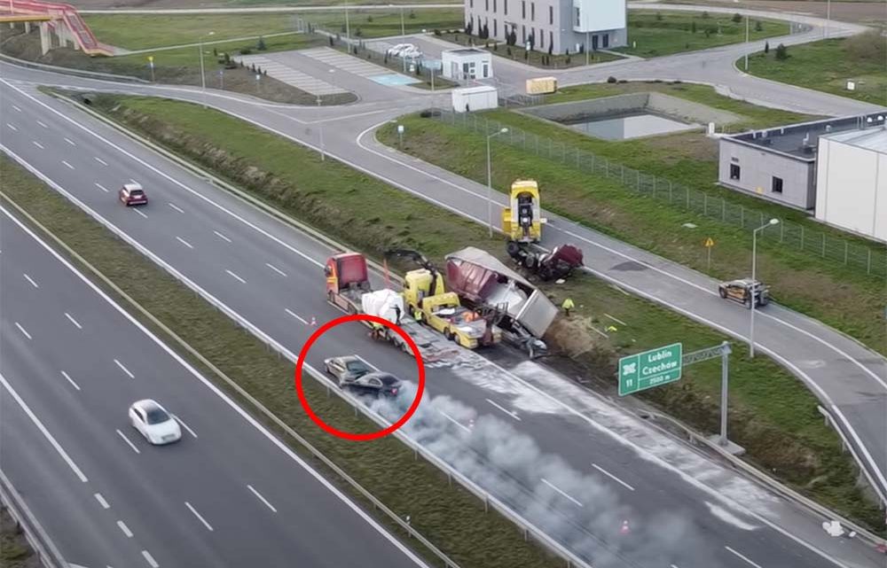 VIDEÓ: Bámészkodhatott a balesetnél, elképesztő tempóval belerohantak VIDEÓ: Bámészkodhatott a balesetnél, elképesztő tempóval belerohantak