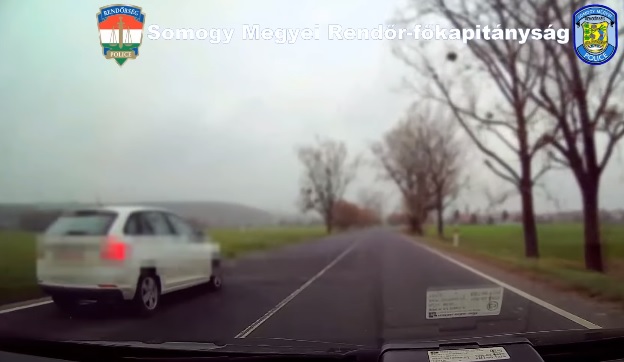 Újabb szabályszegő járművezetőkről készült videót tett közzé a rendőrség – Munkájukat drón is segítette