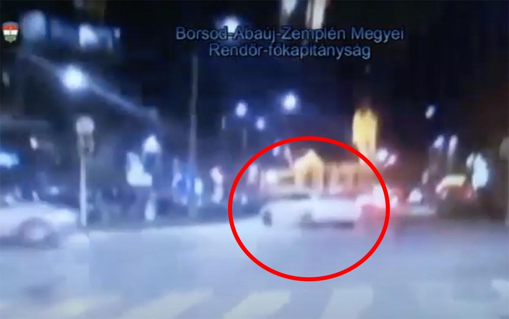 VIDEÓ: Miskolcon driftelt egy keményet valaki a rendőrök előtt. Nem tetszett nekik…