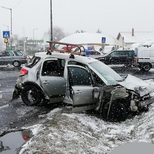 FOTÓK: Nem volt bekötve az a kisgyermek, aki reggel életét vesztette a 8-as főúton történt borzalmas balesetben