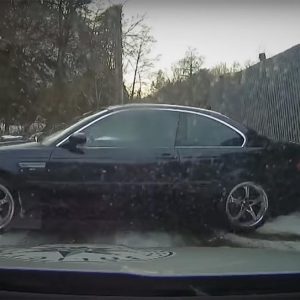 VIDEÓ: Rendőrök elől menekült a BMW-vel. Lehtett látni, hogy baj lesz