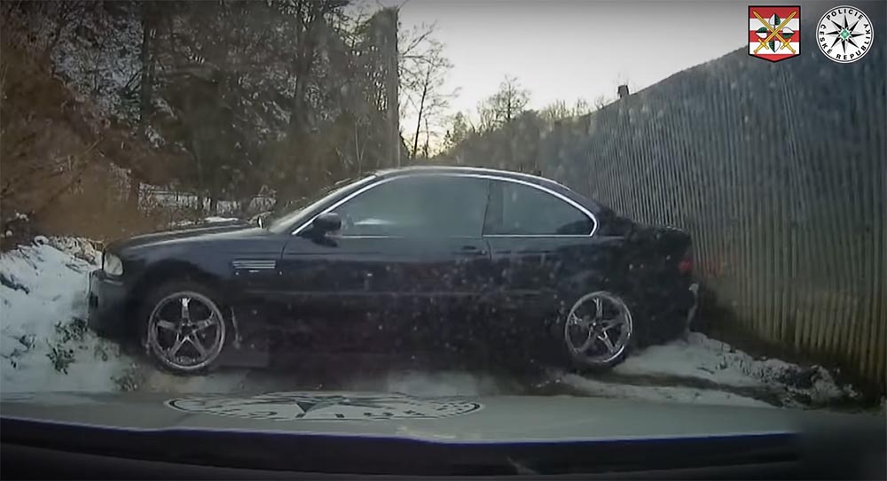 VIDEÓ: Rendőrök elől menekült a BMW-vel. Lehtett látni, hogy baj lesz