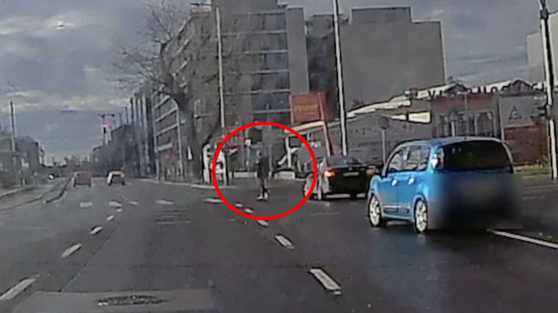 VIDEÓ: Majdnem egy gyalogost is elgázolt a sofőr, aki két pirosat vett semmibe a Könyves Kálmán körúton VIDEÓ: Majdnem egy gyalogost is elgázolt a sofőr, aki két pirosat vett semmibe a Könyves Kálmán körúton