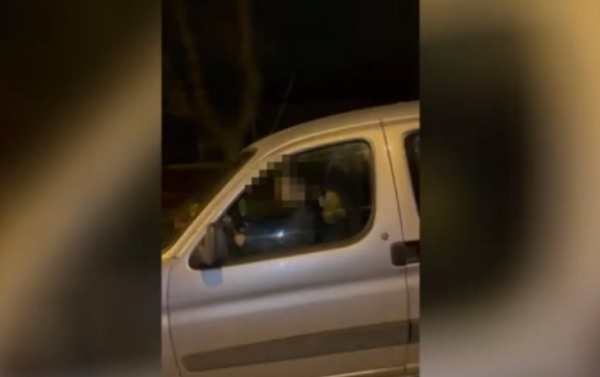VIDEÓ: Anyja ölében ülve vezette az autót egy kisgyerek a Ferihegyi Repülőtérre vezető úton