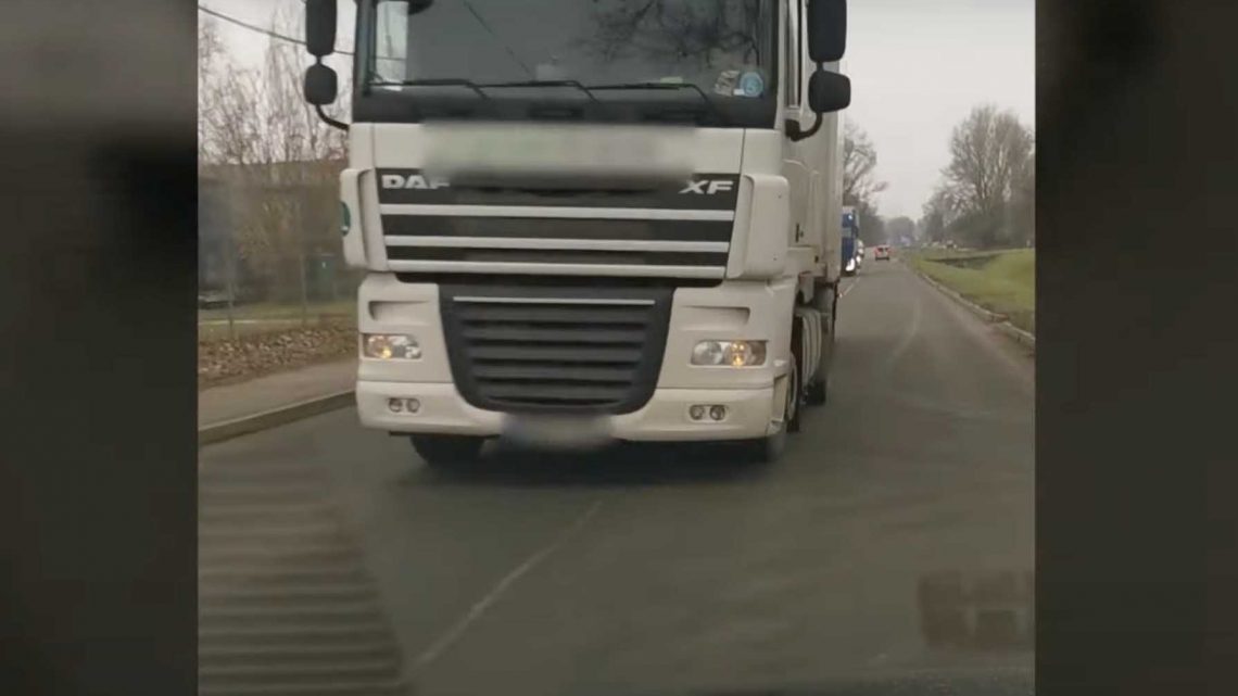 Videón, ahogy szándékosan ráhúzta a kormányt egy autósra a kamionos. Előállították Videón, ahogy szándékosan ráhúzta a kormányt egy autósra a kamionos. Előállították