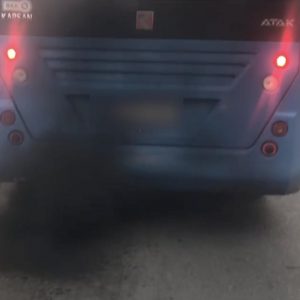 VIDEÓ: Karsan Atak, amiből 16 volt a BKK-nak. Kettő már másfél évesen kigyulladt. Ez a példány sem tűnik környezetkímélőnek, sem üzembiztosnak