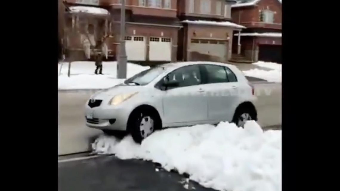 VIDEÓ: Csomagot akart lopni, de meglepték. Menekült volna, de nagyon megszívta VIDEÓ: Csomagot akart lopni, de meglepték. Menekült volna, de nagyon megszívta