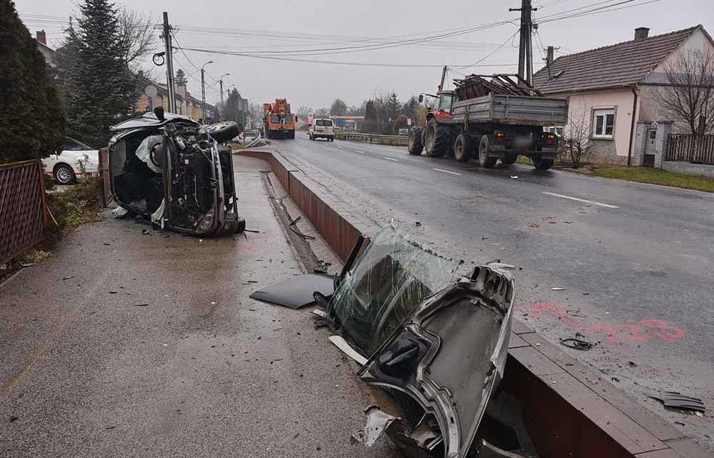 VIDEÓ: Traktor gumijának ütközött, majd visszapattant róla a Peugeot Körmenden VIDEÓ: Traktor gumijának ütközött, majd visszapattant róla a Peugeot Körmenden