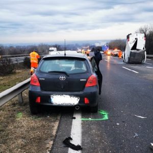 FOTÓK: Hét jármű ütközött péntek hajnalban az M7-es autópályán