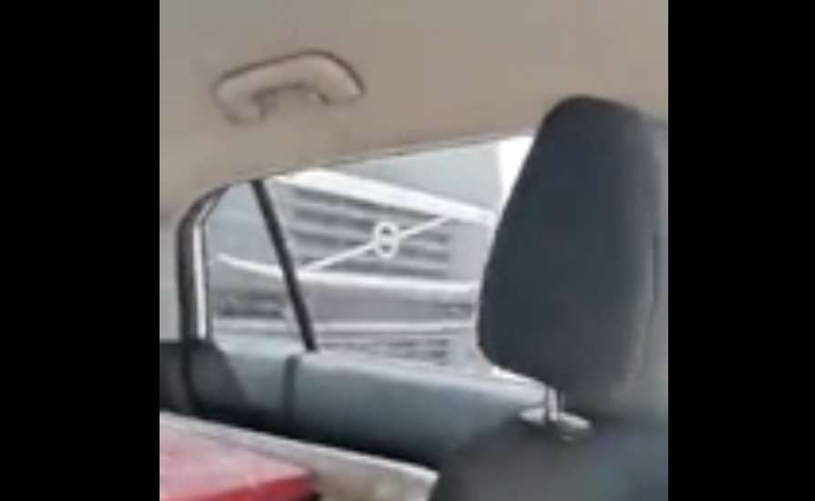 VIDEÓ: Ittas kamionos lökött le az útról egy autóst. Amit kapott érte az egy vicc
