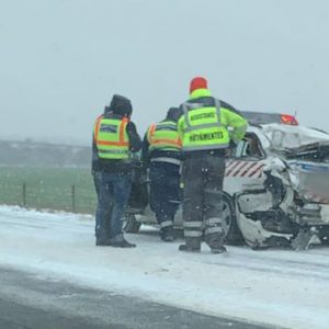 VIDEÓ: Rendőrautó és két kamion ütközött az M3-ason délelőtt