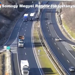 VIDEÓ: Drón segítségével csapott le a rendőrség a szabálytalanul előző kamionosokra