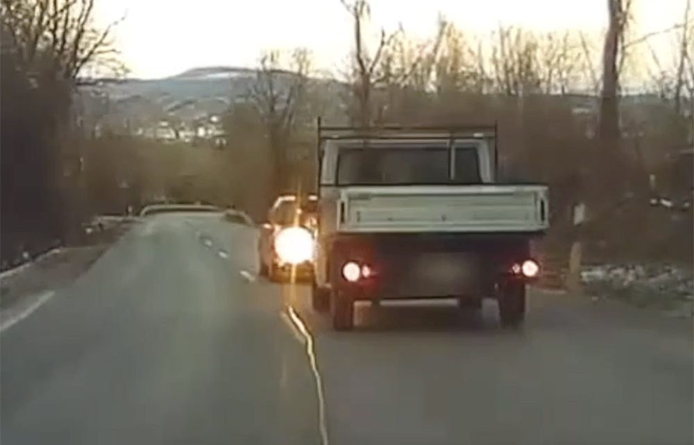VIDEÓ: Elképesztő jelenetet rögzített egy autós a 1119-es úton pénteken VIDEÓ: Elképesztő jelenetet rögzített egy autós a 1119-es úton pénteken