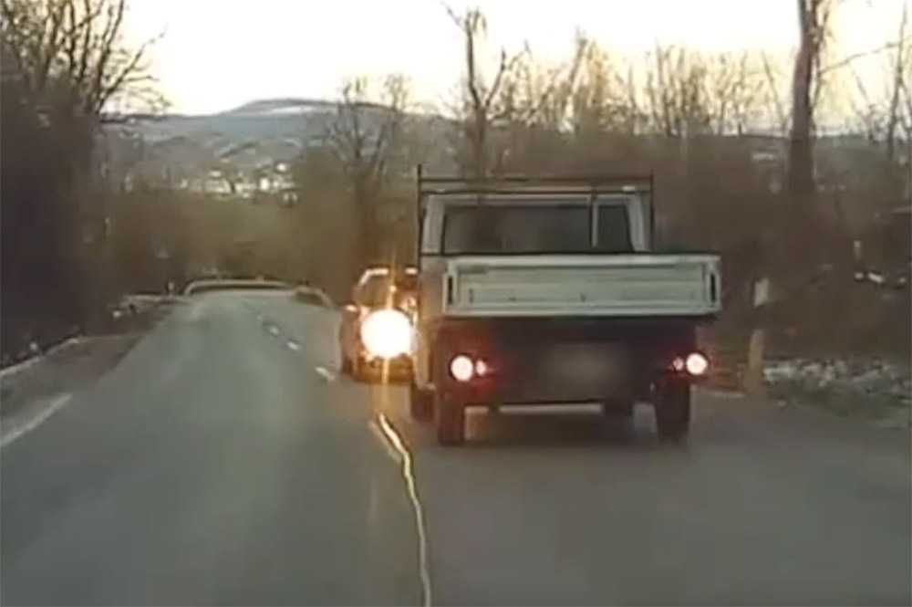 VIDEÓ: Elképesztő jelenetet rögzített egy autós a 1119-es úton pénteken