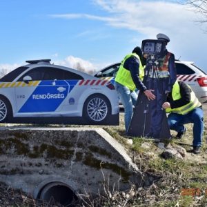 Ismét ellopták a a múlt héten visszaszerzett bádog rendőrt