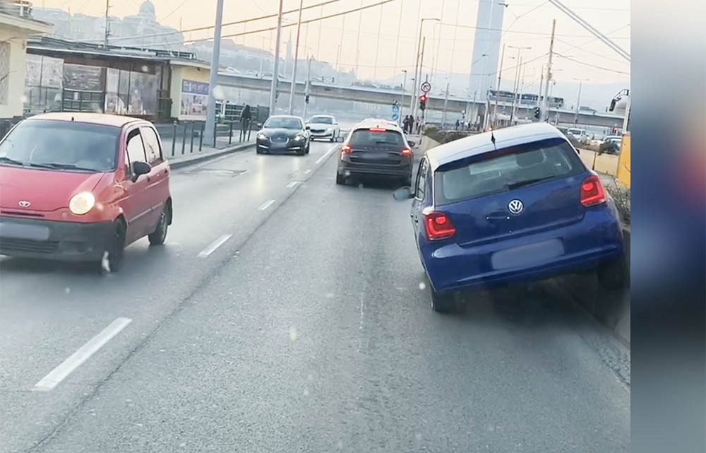 VIDEÓ: Nem sikerült “megmászni” a betontömböt a rakparton a Volkswagennel VIDEÓ: Nem sikerült “megmászni” a betontömböt a rakparton a Volkswagennel