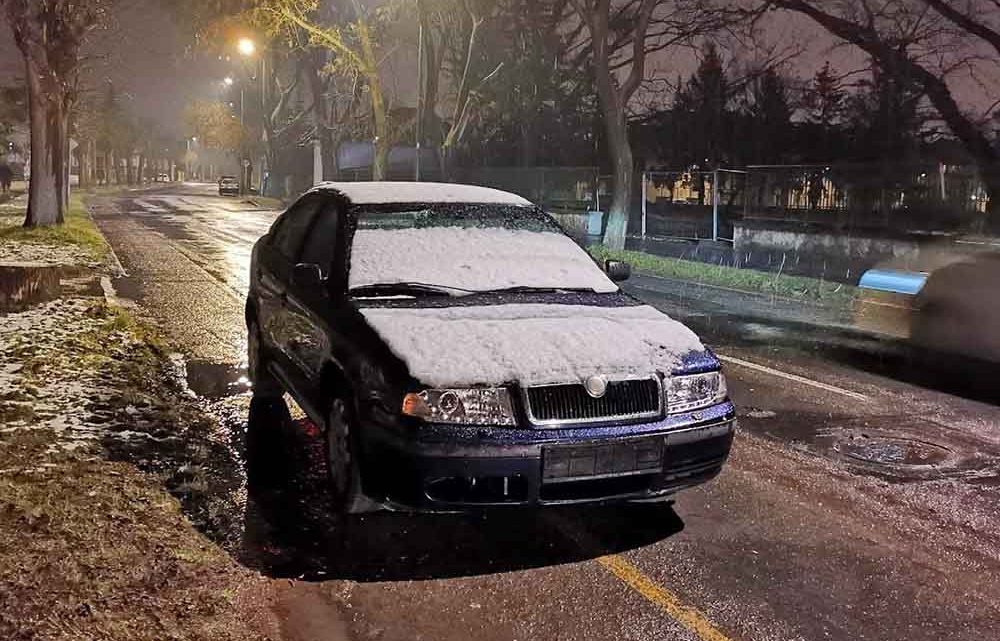 Rendőri intézkedés után maradt szabálytalanul a Skoda az úton. Három napig(!) Rendőri intézkedés után maradt szabálytalanul a Skoda az úton. Három napig(!)