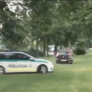 VIDEÓ: Rendhagyó „autósüldözést” vettek videóra Szlovákiában